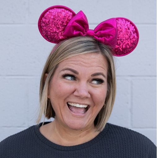 Amanda Hart Travel agent
